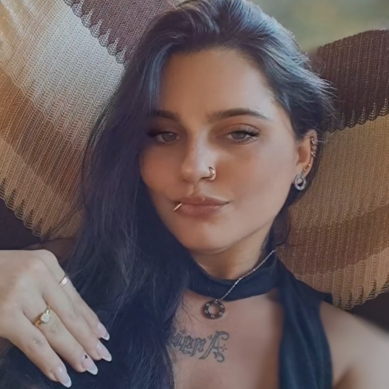 Foto de Mickaelle Brigagão back
